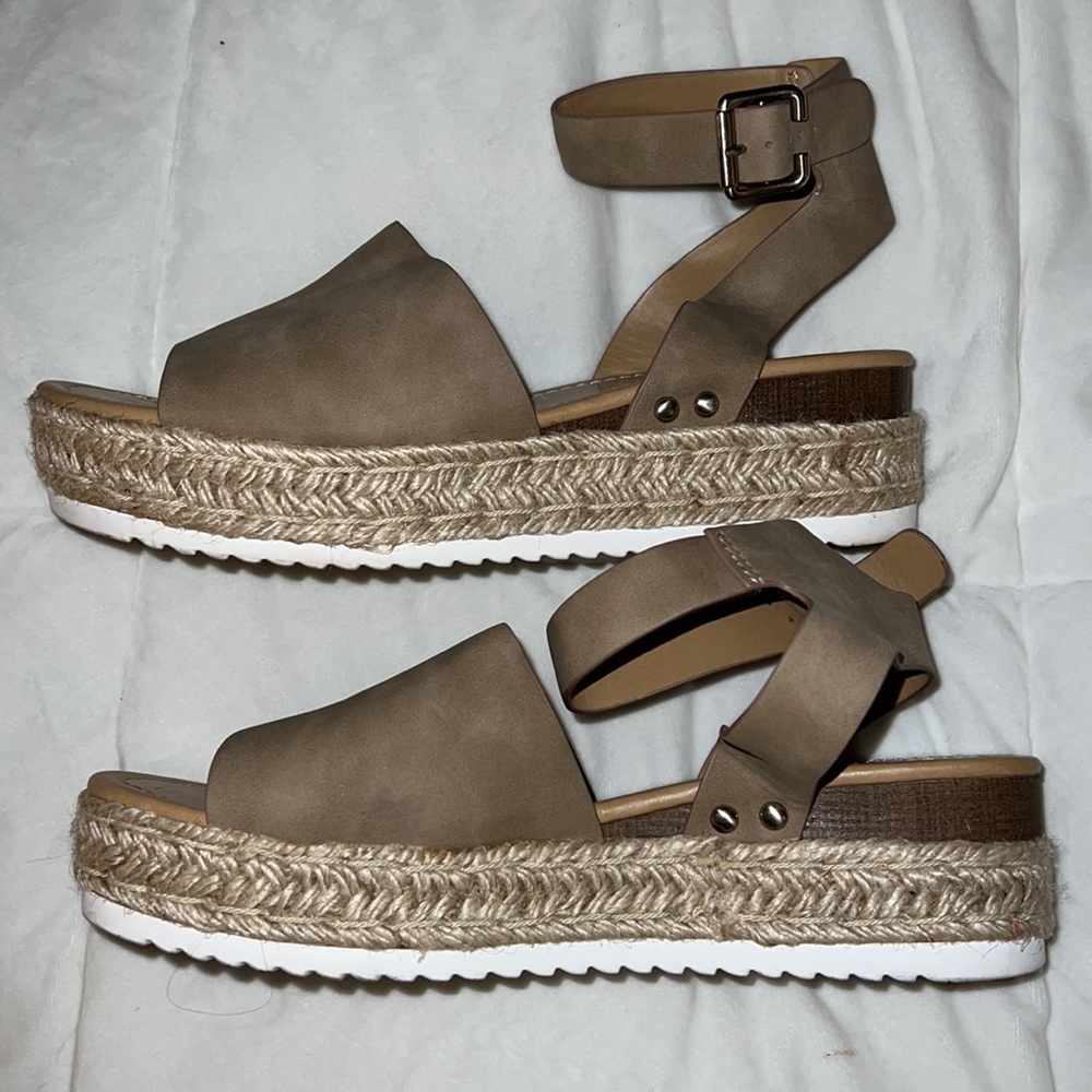 Soda Espadrille Sandals Size 10 EUC